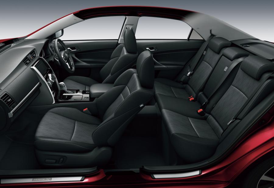 Интерьер Toyota Mark X 250S Four (GRX130) 2016 года  (фото 3 из 4)